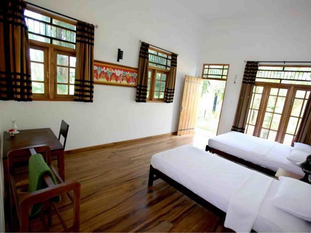 Serene Park Hotel & Restaurant Tissamaharama Room photo